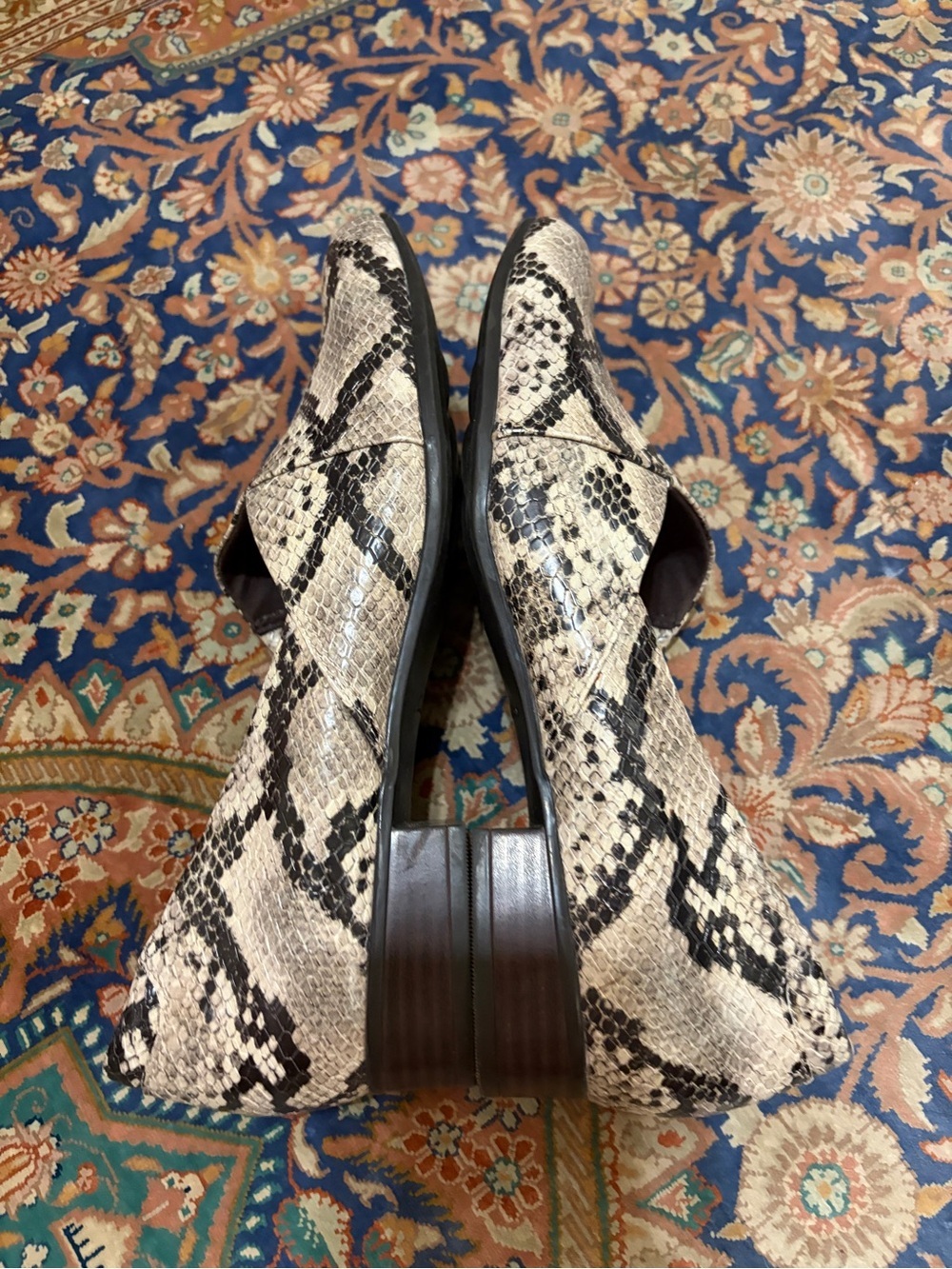 Like new Clarks size 8.5 Snake-Print Slip-On Loafers in taupe. Beautiful! - Picture 4 of 9